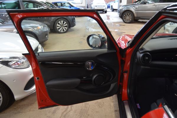 2015 (65) MINI HATCHBACK 1.5 Cooper 5dr Auto For Sale In Minehead, Somerset