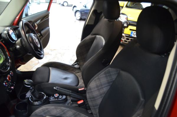 2015 (65) MINI HATCHBACK 1.5 Cooper 5dr Auto For Sale In Minehead, Somerset