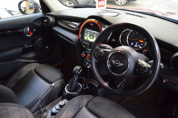 2015 (65) MINI HATCHBACK 1.5 Cooper 5dr Auto For Sale In Minehead, Somerset