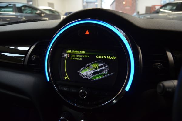 2015 (65) MINI HATCHBACK 1.5 Cooper 5dr Auto For Sale In Minehead, Somerset