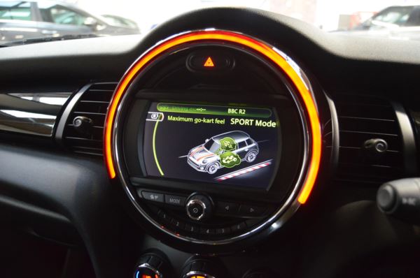 2015 (65) MINI HATCHBACK 1.5 Cooper 5dr Auto For Sale In Minehead, Somerset