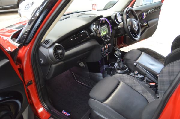 2015 (65) MINI HATCHBACK 1.5 Cooper 5dr Auto For Sale In Minehead, Somerset