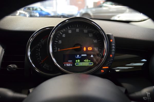 2015 (65) MINI HATCHBACK 1.5 Cooper 5dr Auto For Sale In Minehead, Somerset