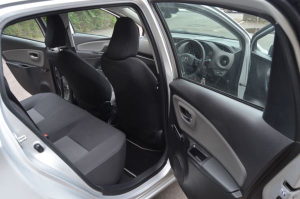 2018 (18) Toyota Yaris 1.5 VVT-i Icon Tech 5dr CVT For Sale In Minehead, Somerset