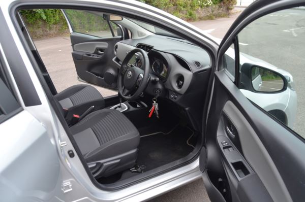 2018 (18) Toyota Yaris 1.5 VVT-i Icon Tech 5dr CVT For Sale In Minehead, Somerset