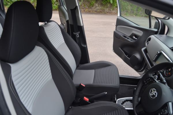2018 (18) Toyota Yaris 1.5 VVT-i Icon Tech 5dr CVT For Sale In Minehead, Somerset