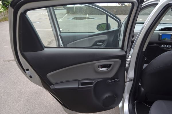 2018 (18) Toyota Yaris 1.5 VVT-i Icon Tech 5dr CVT For Sale In Minehead, Somerset