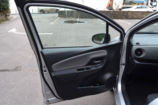 2018 (18) Toyota Yaris 1.5 VVT-i Icon Tech 5dr CVT For Sale In Minehead, Somerset