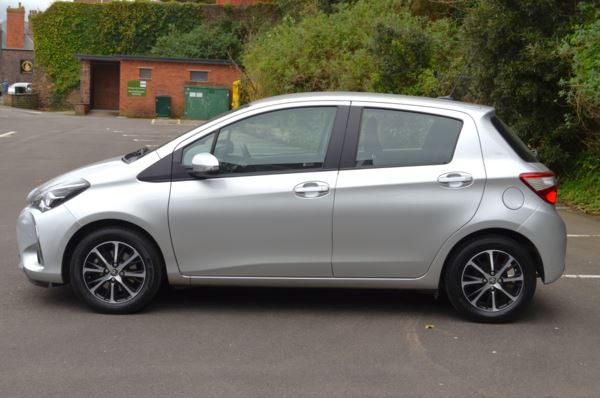 2018 (18) Toyota Yaris 1.5 VVT-i Icon Tech 5dr CVT For Sale In Minehead, Somerset