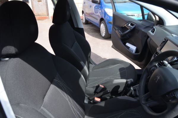 2015 (15) Peugeot 208 1.4 HDi Active 5dr For Sale In Minehead, Somerset