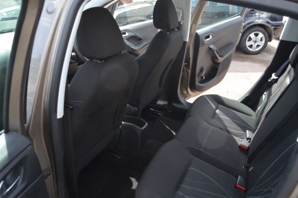 2015 (15) Peugeot 208 1.4 HDi Active 5dr For Sale In Minehead, Somerset