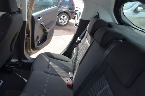 2015 (15) Peugeot 208 1.4 HDi Active 5dr For Sale In Minehead, Somerset
