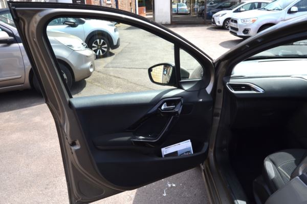 2015 (15) Peugeot 208 1.4 HDi Active 5dr For Sale In Minehead, Somerset