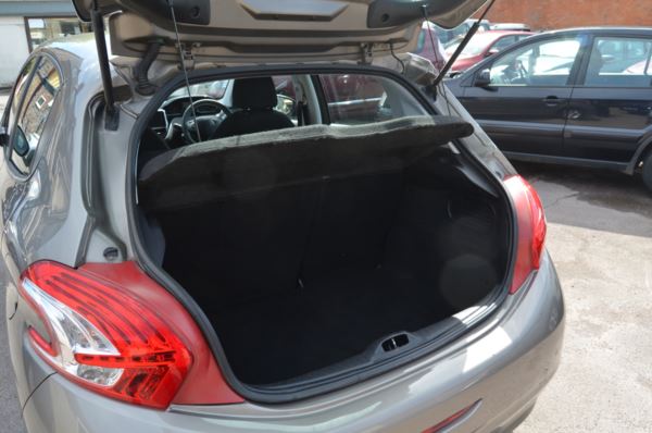 2015 (15) Peugeot 208 1.4 HDi Active 5dr For Sale In Minehead, Somerset