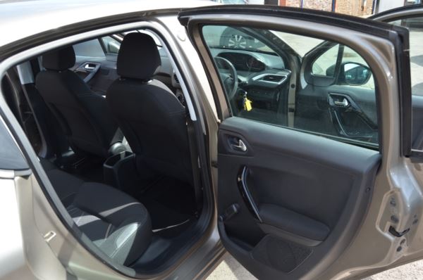 2015 (15) Peugeot 208 1.4 HDi Active 5dr For Sale In Minehead, Somerset