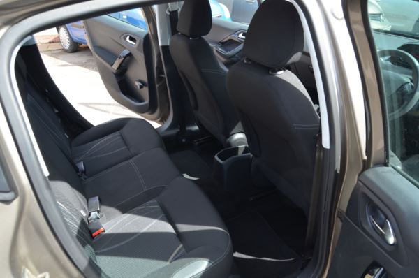 2015 (15) Peugeot 208 1.4 HDi Active 5dr For Sale In Minehead, Somerset