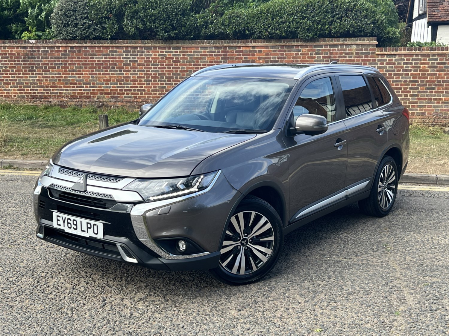 Mitsubishi Outlander Listing Image