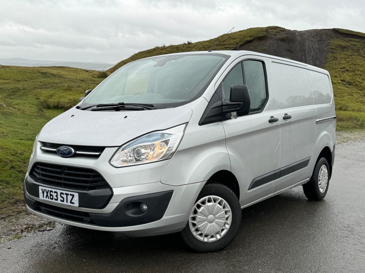 Ford Transit Custom Listing Image