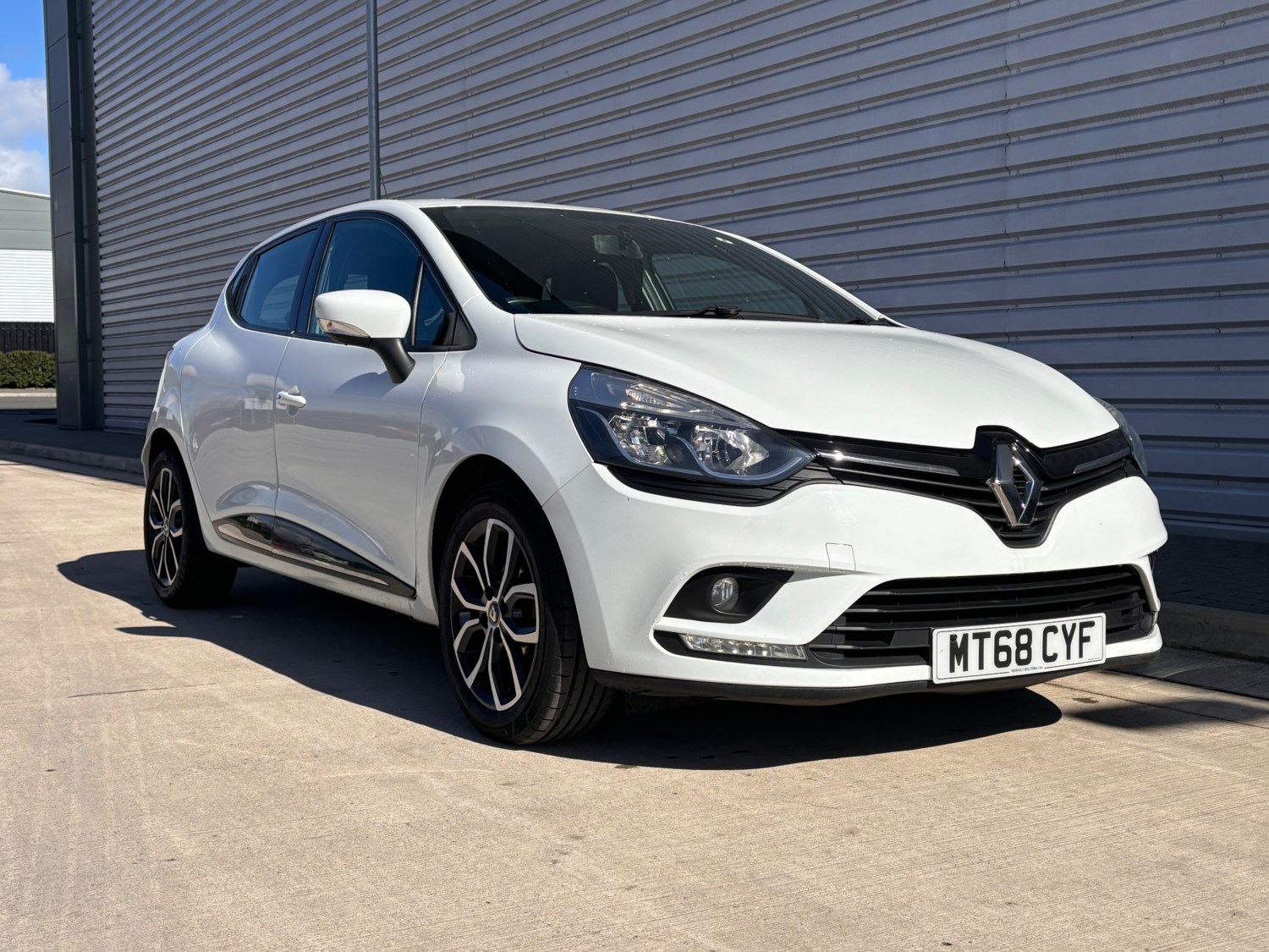 Renault Clio Listing Image