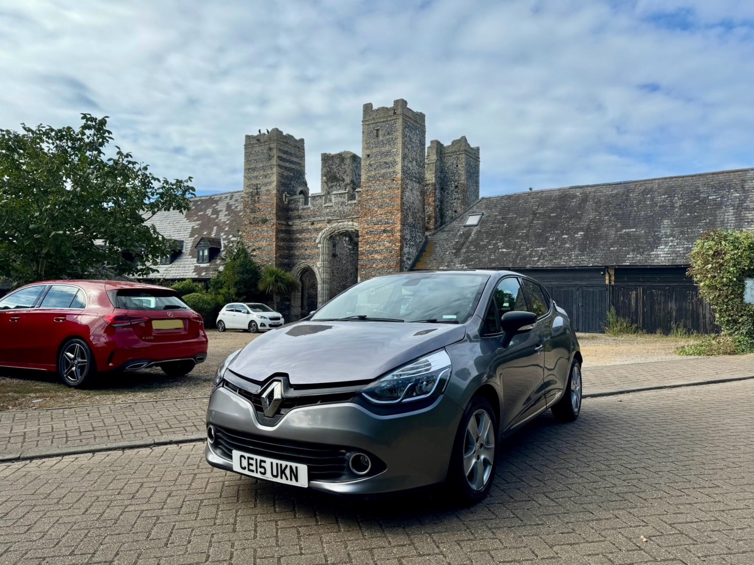 Renault Clio Listing Image