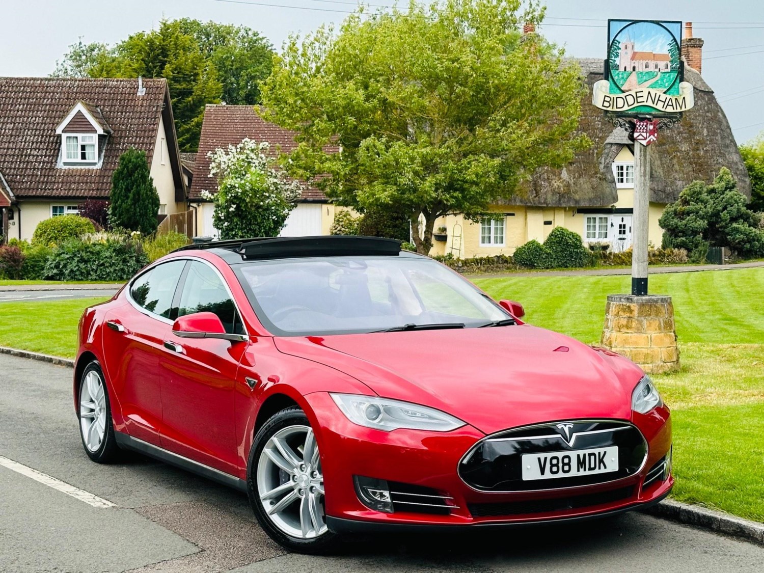 Tesla Model S Listing Image