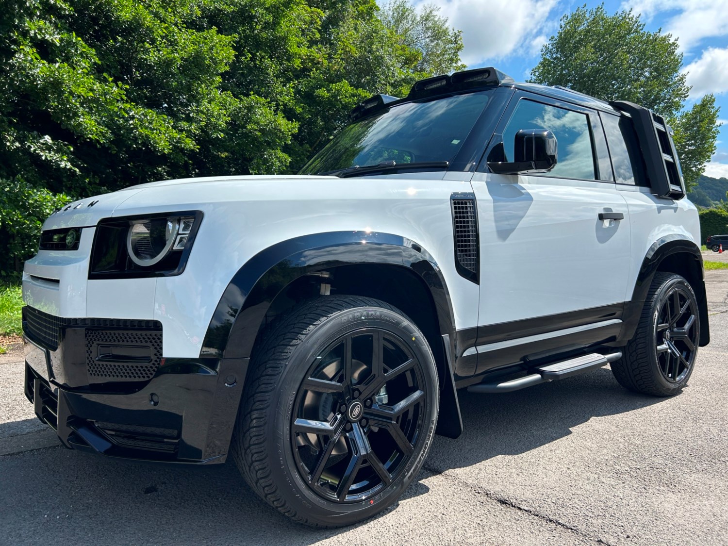 Land Rover Defender 90 Listing Image