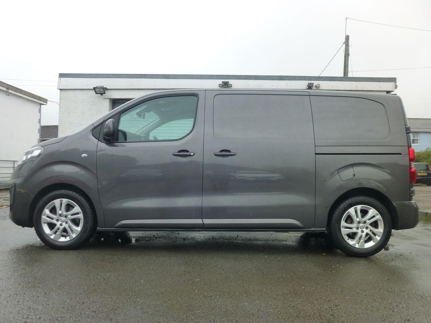 Vauxhall Vivaro Listing Image