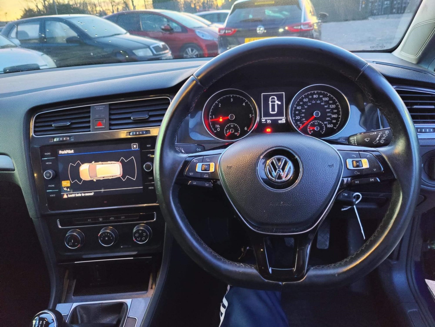 Volkswagen Golf Listing Image