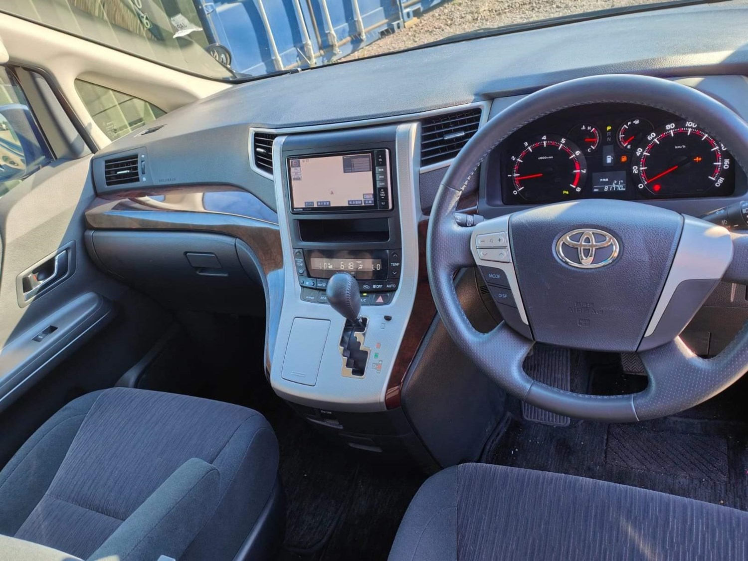 Toyota Vellfire Listing Image