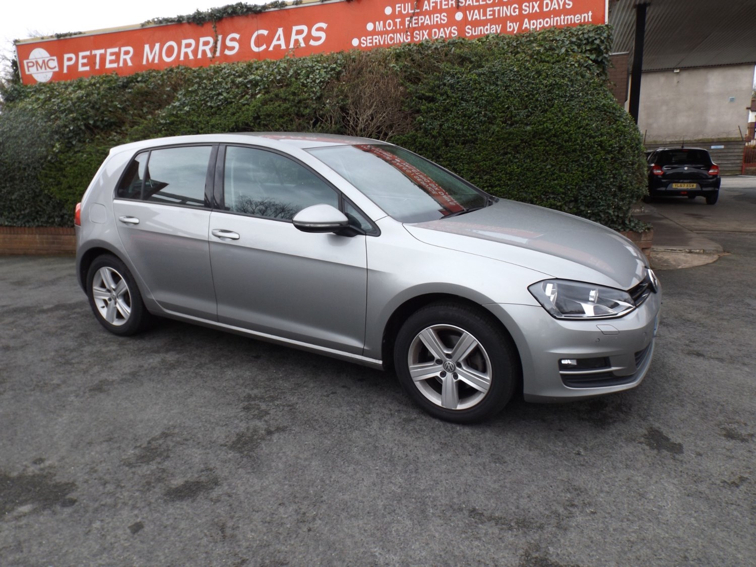 Volkswagen Golf Listing Image