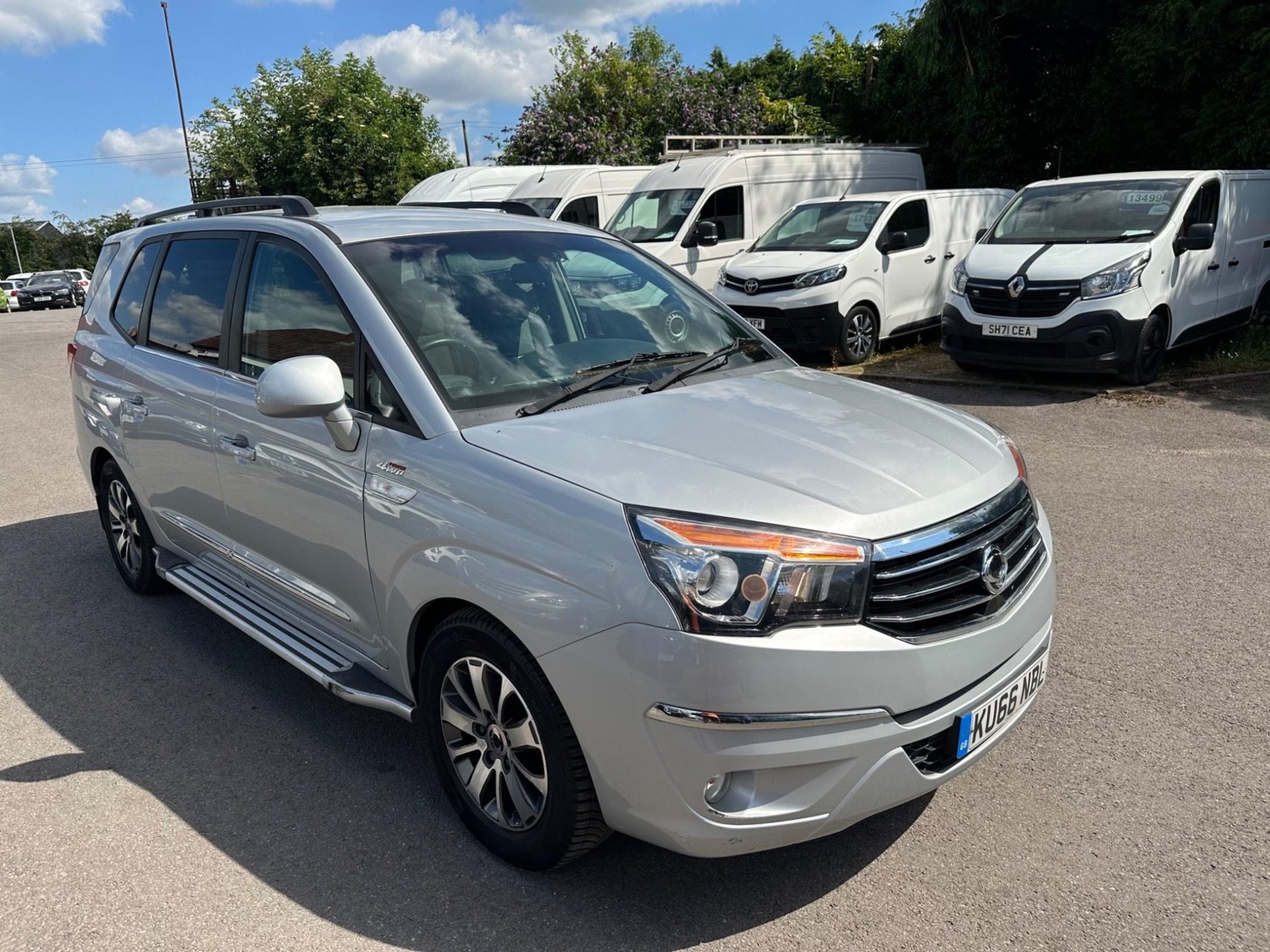 SsangYong Turismo Listing Image