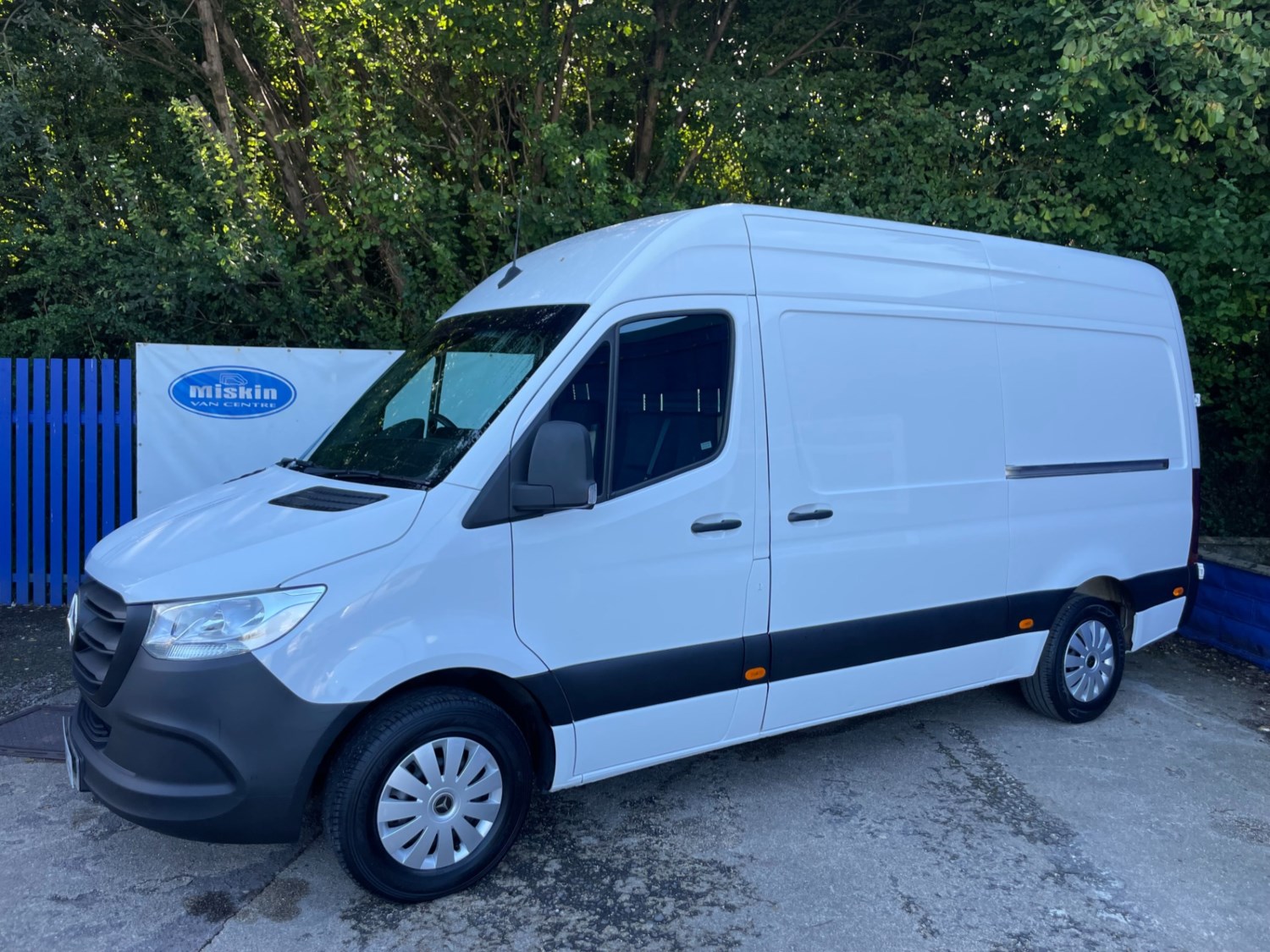 Mercedes-Benz Sprinter Listing Image