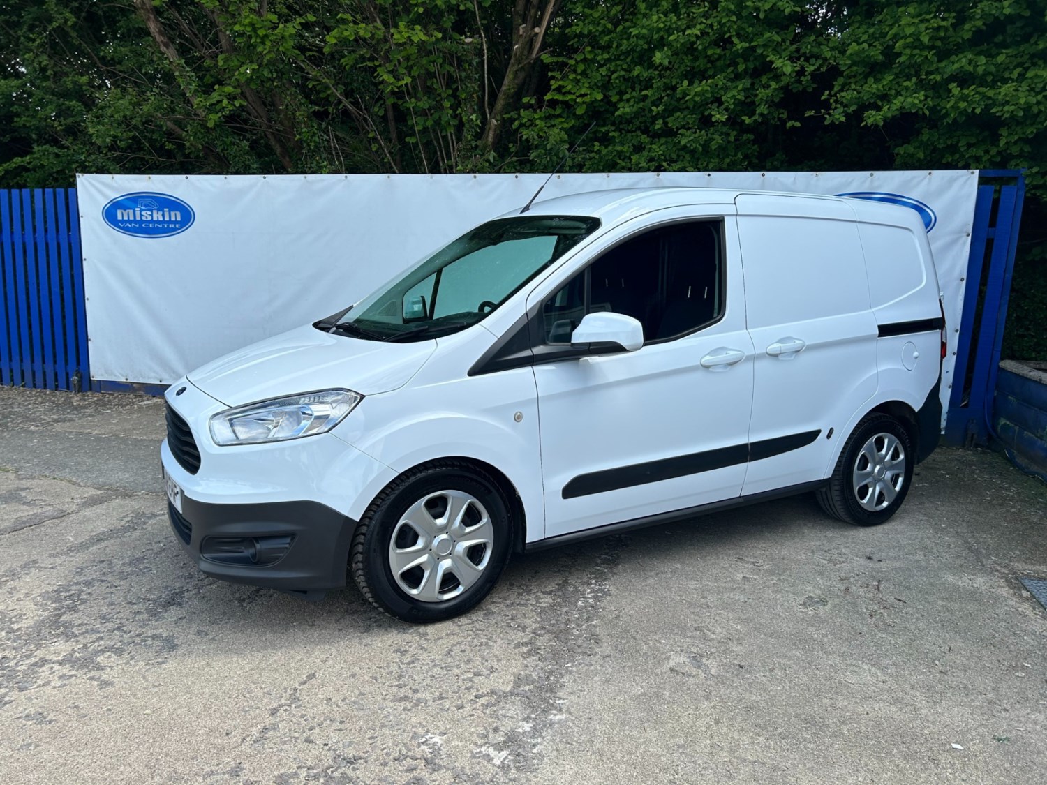 Ford Transit Courier Listing Image