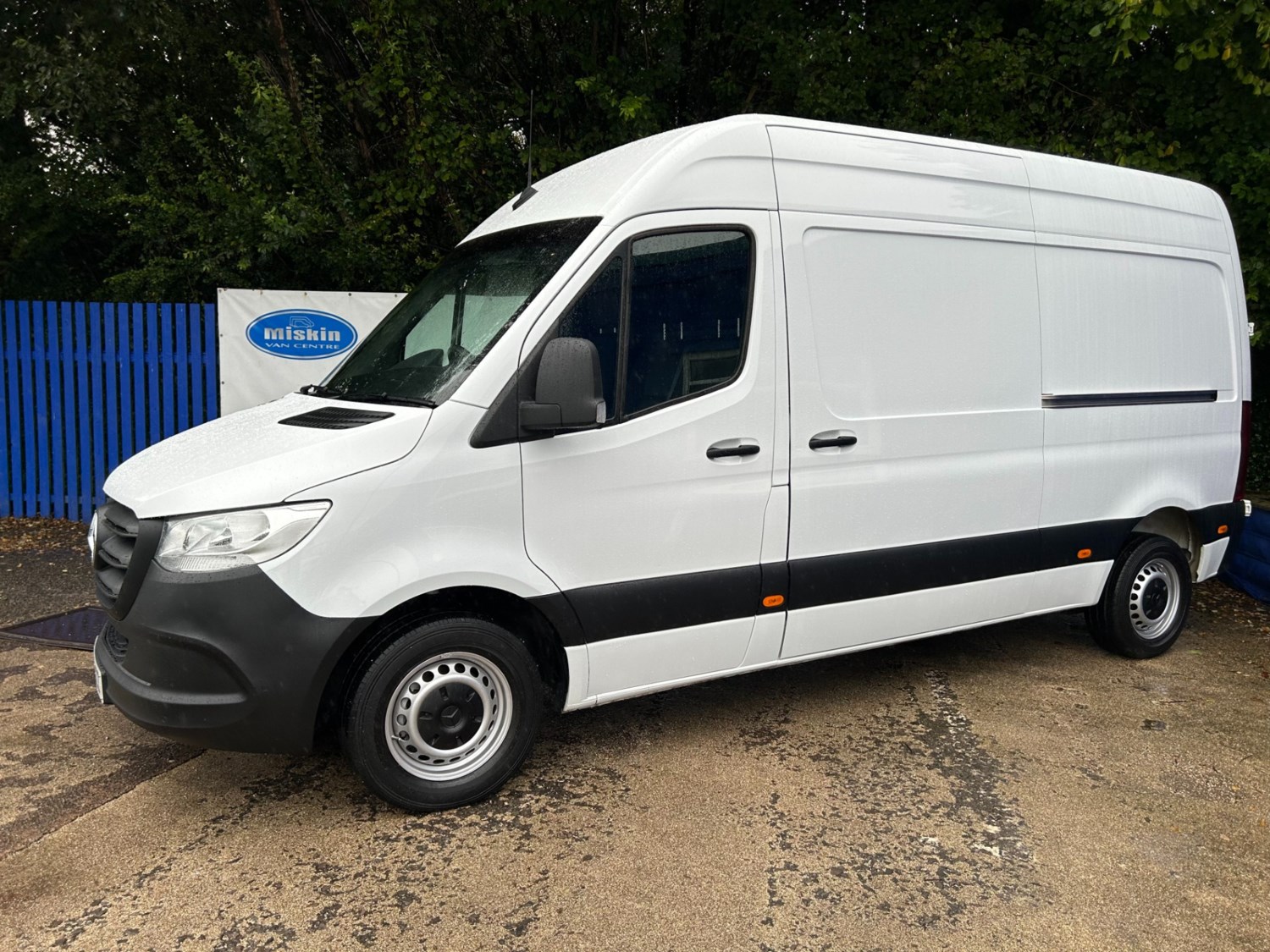 Mercedes-Benz Sprinter Listing Image