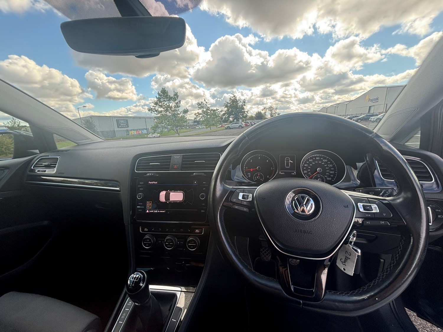 Volkswagen Golf Listing Image