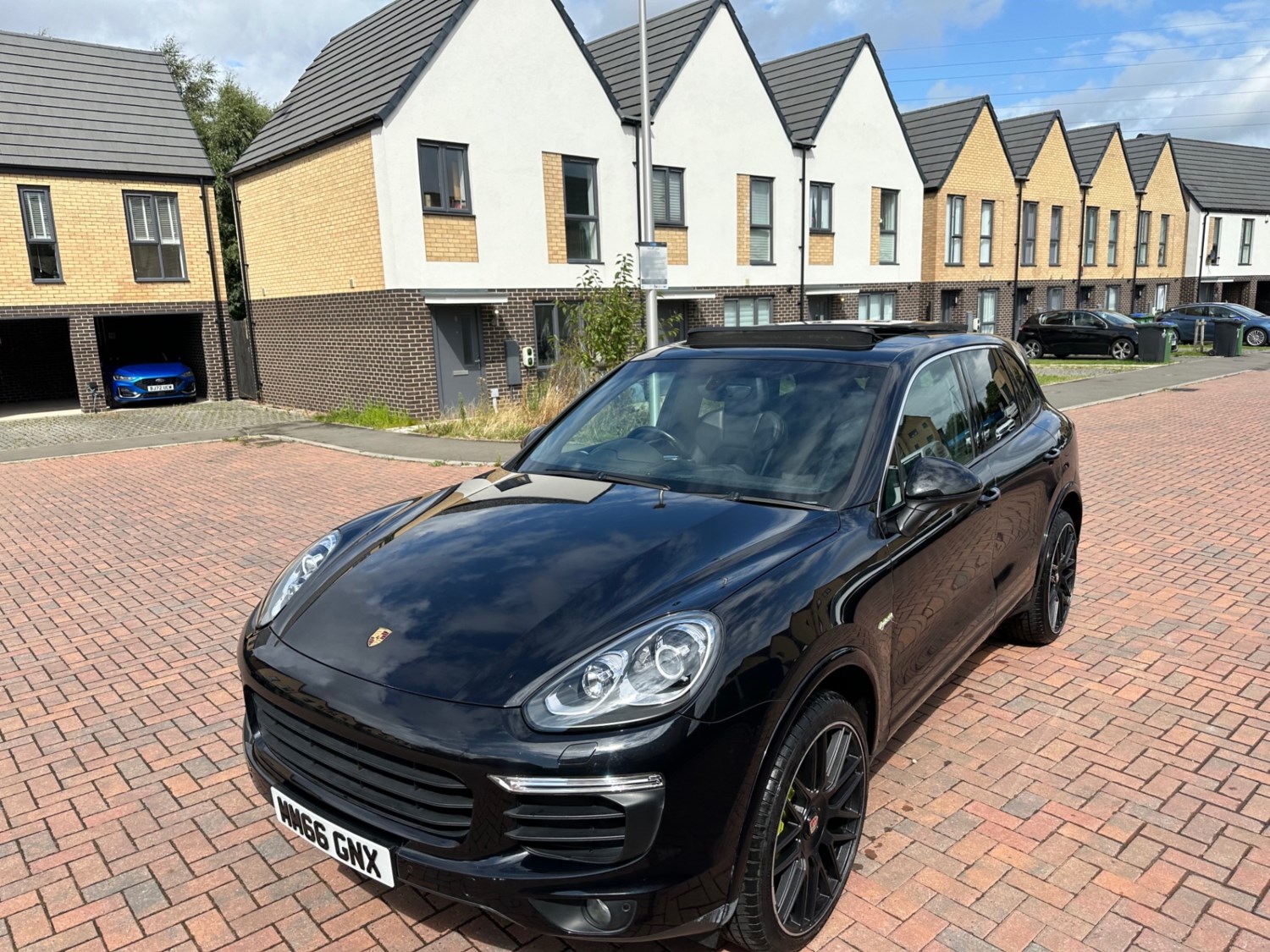 Porsche Cayenne Listing Image