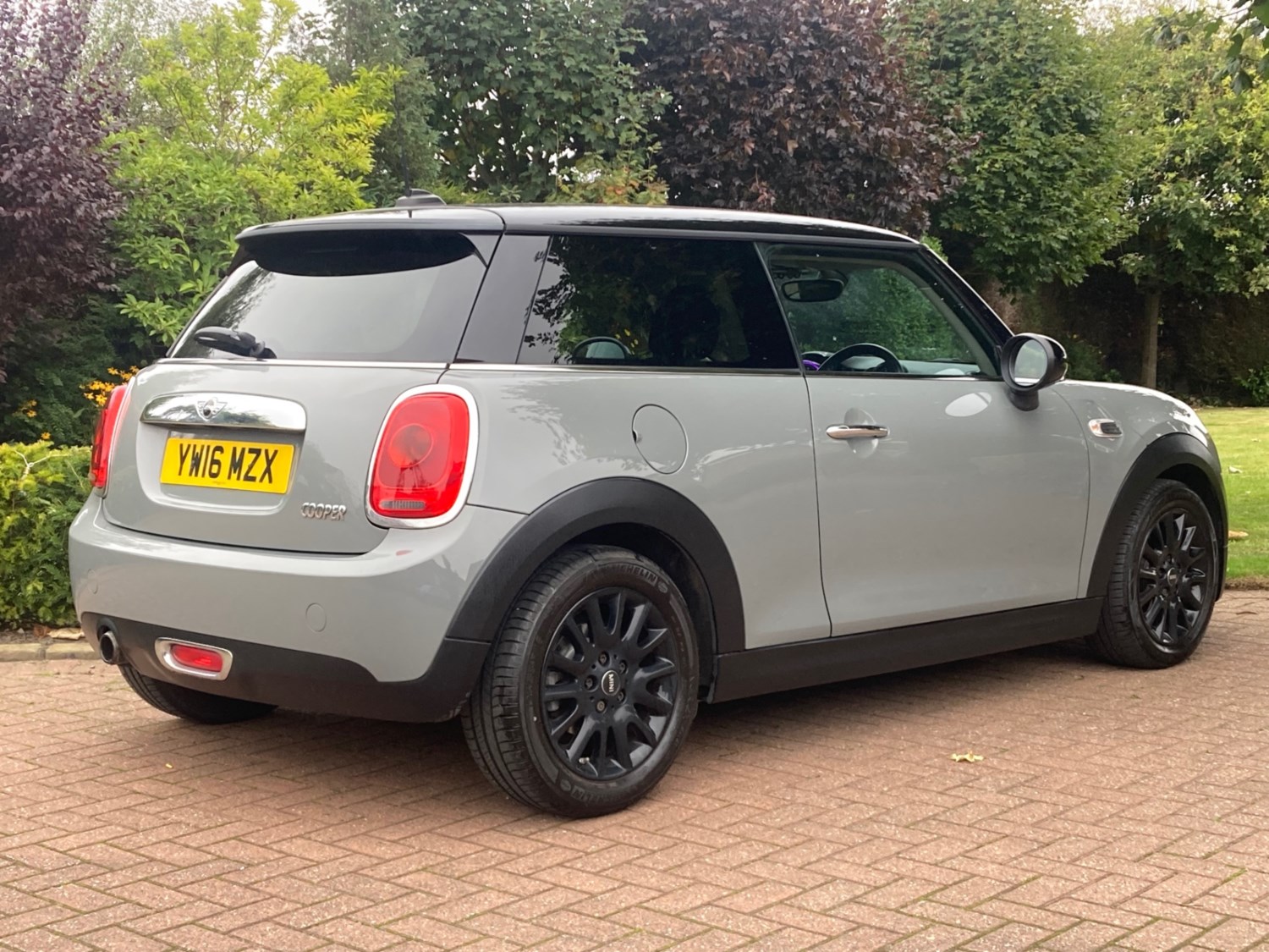 MINI Hatch Listing Image