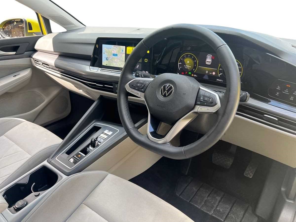 Volkswagen Golf Listing Image