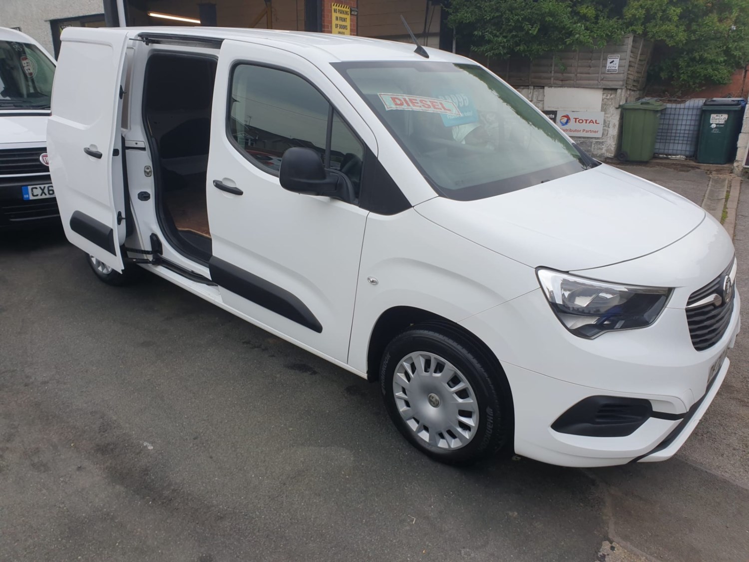 Vauxhall Combo Listing Image