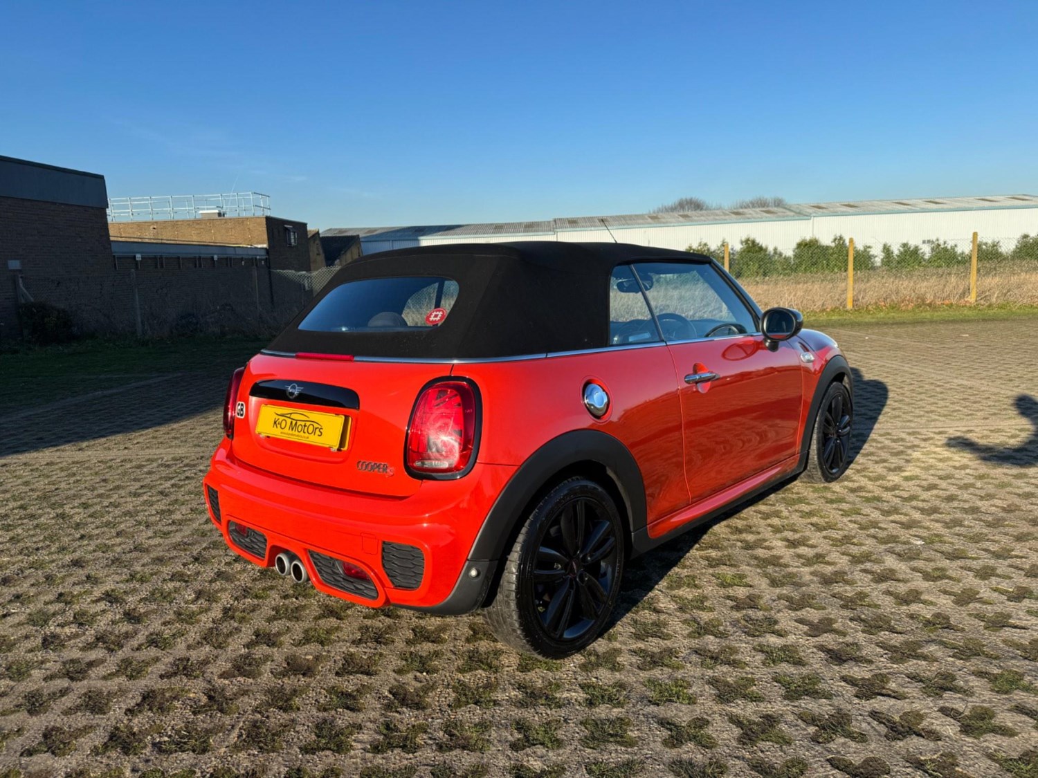 MINI Convertible Listing Image