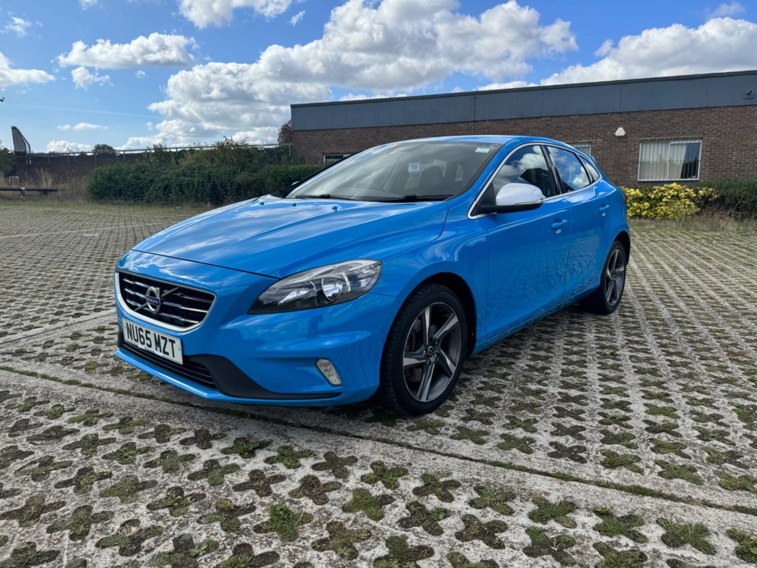 Volvo V40 Listing Image