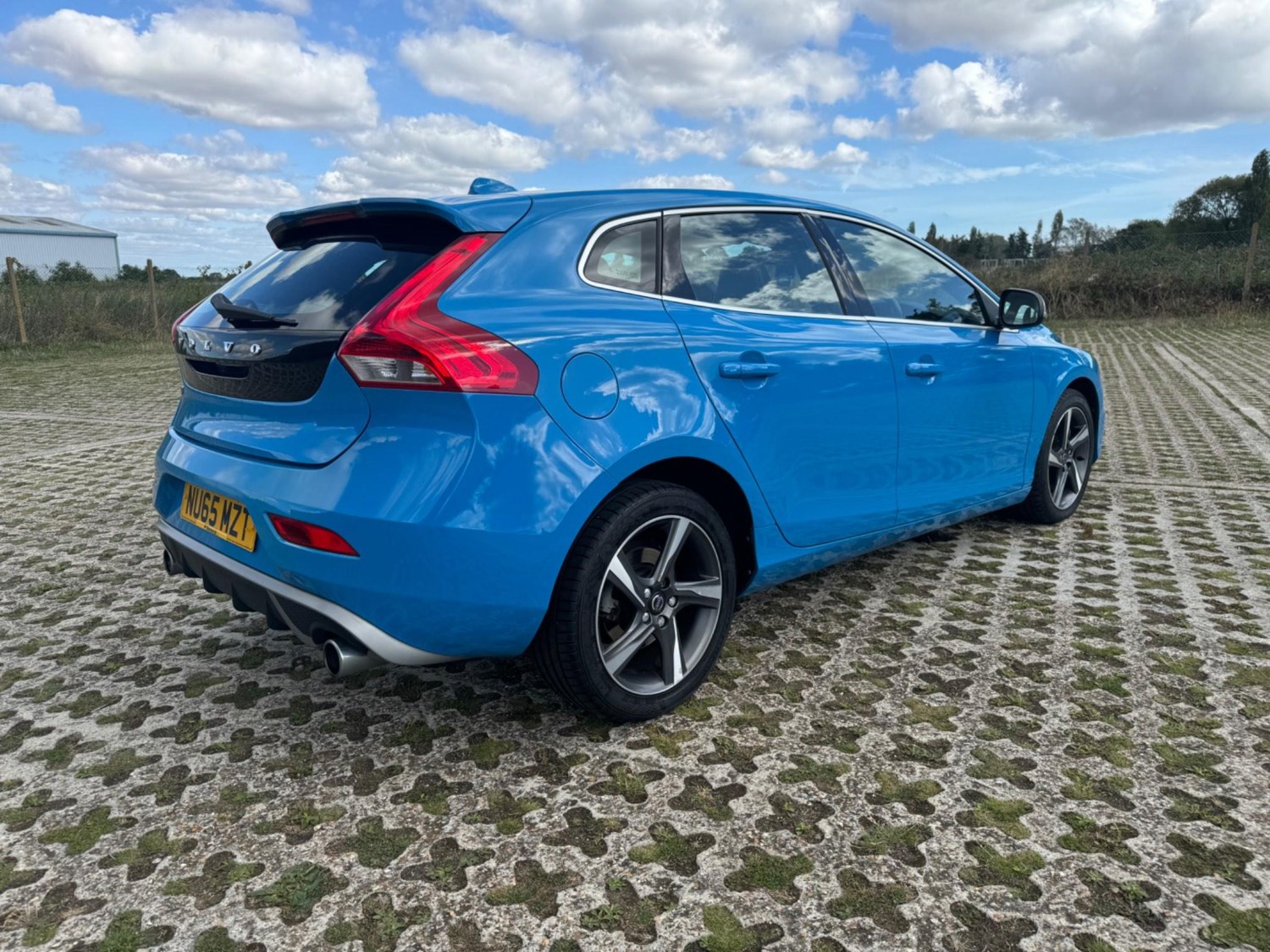 Volvo V40 Listing Image