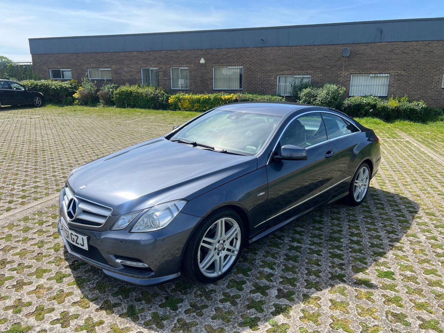 Mercedes-Benz E-Class Listing Image