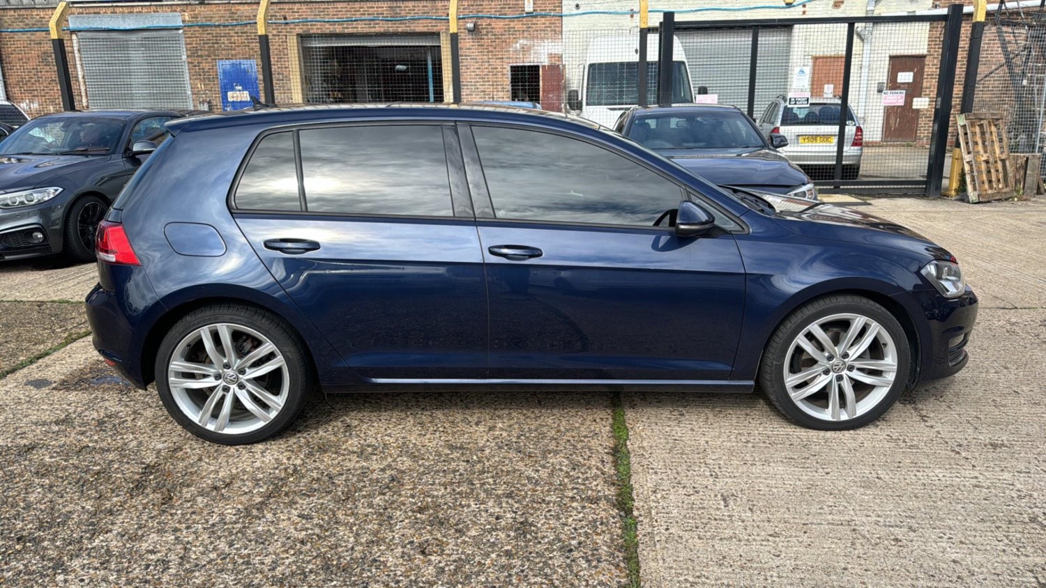 Volkswagen Golf Listing Image