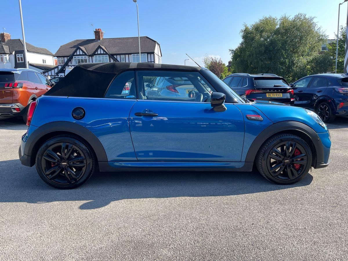 MINI Convertible Listing Image