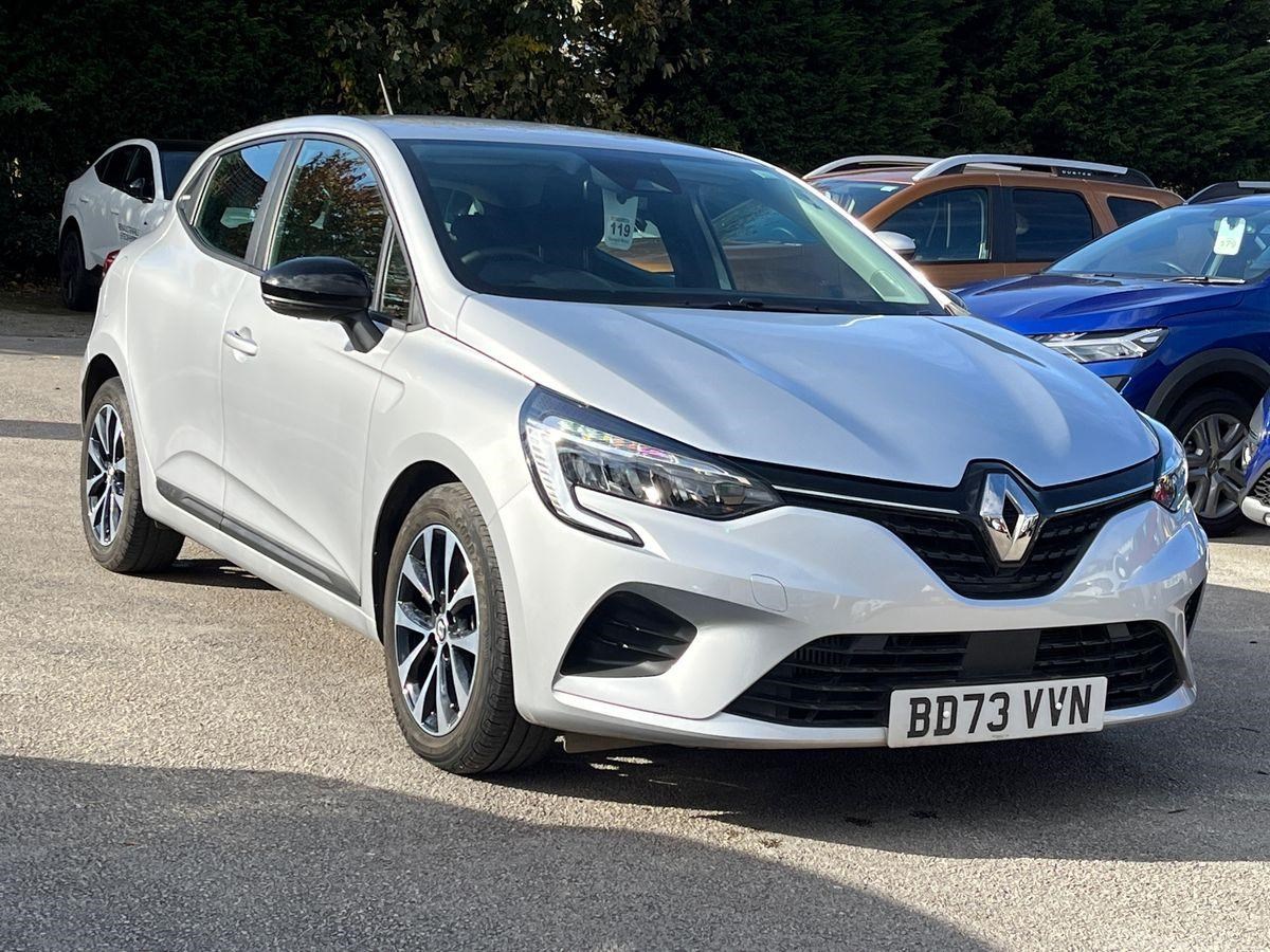 Renault Clio Listing Image