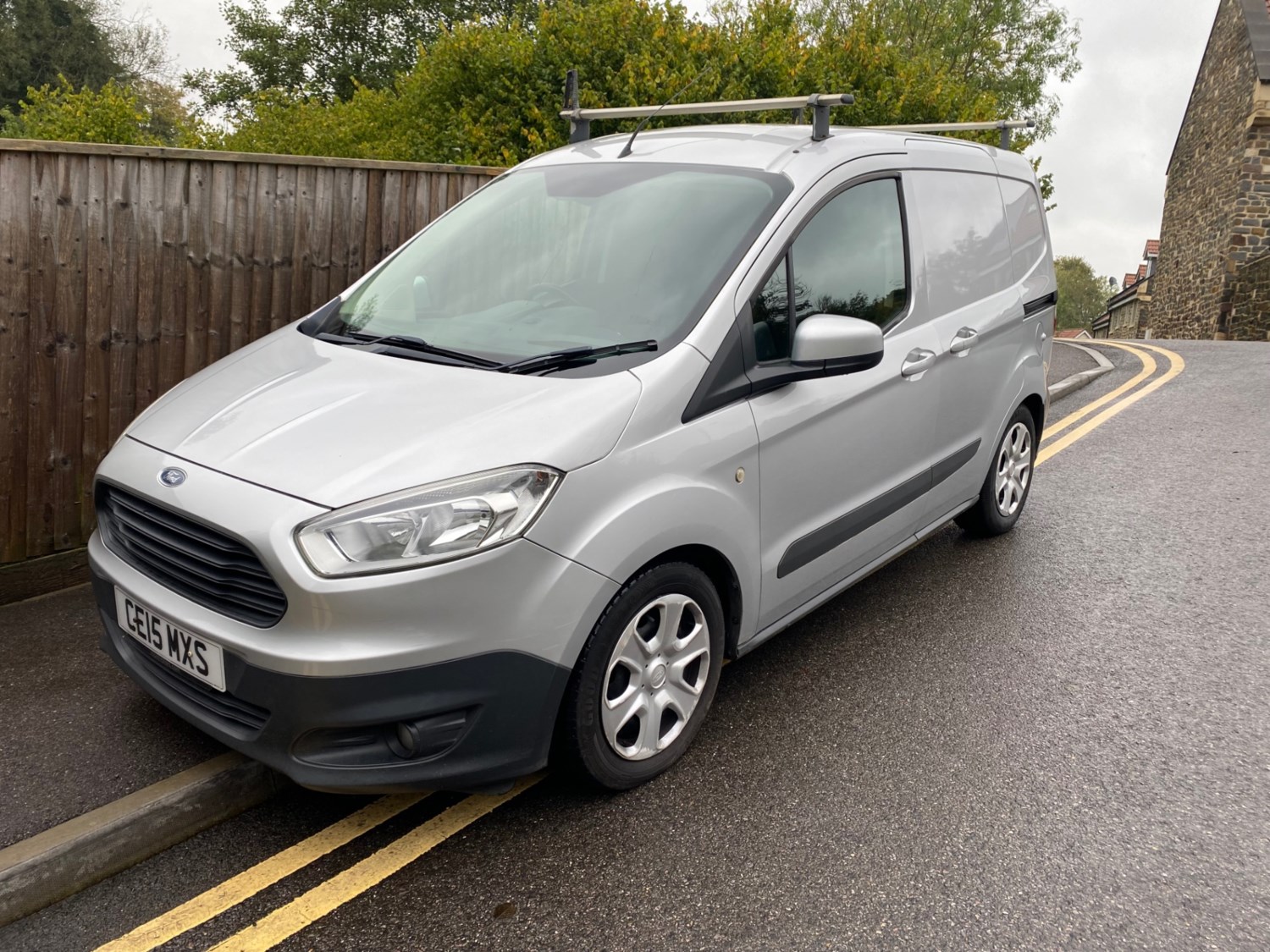 Ford Transit Courier Listing Image