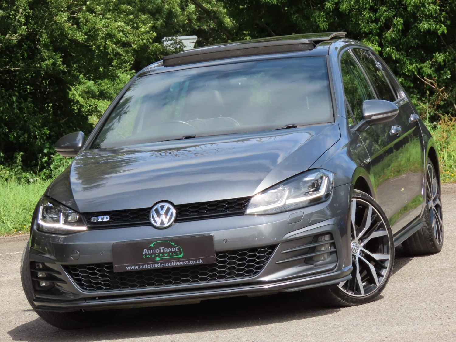 Volkswagen Golf Listing Image