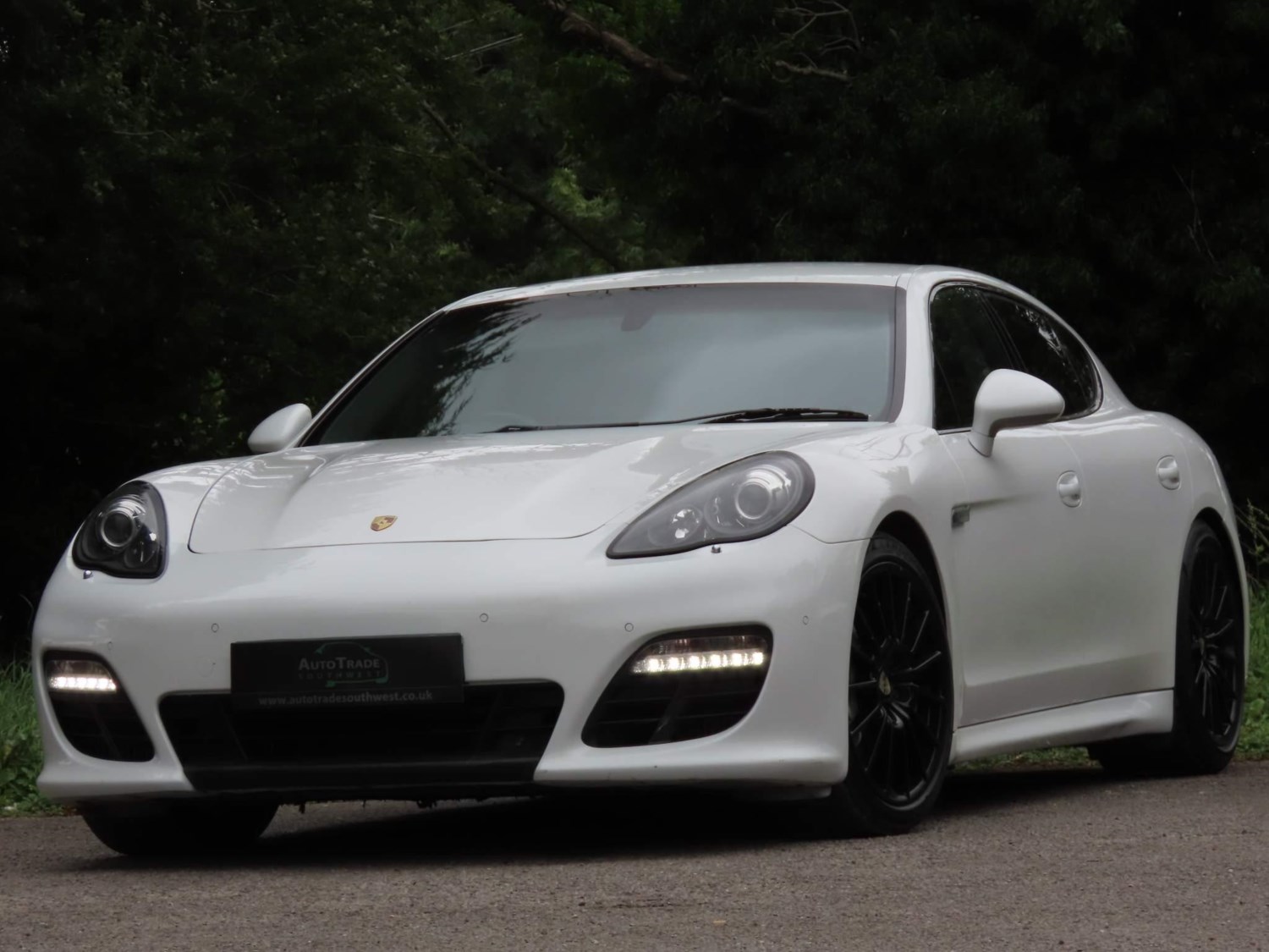 Porsche Panamera Listing Image