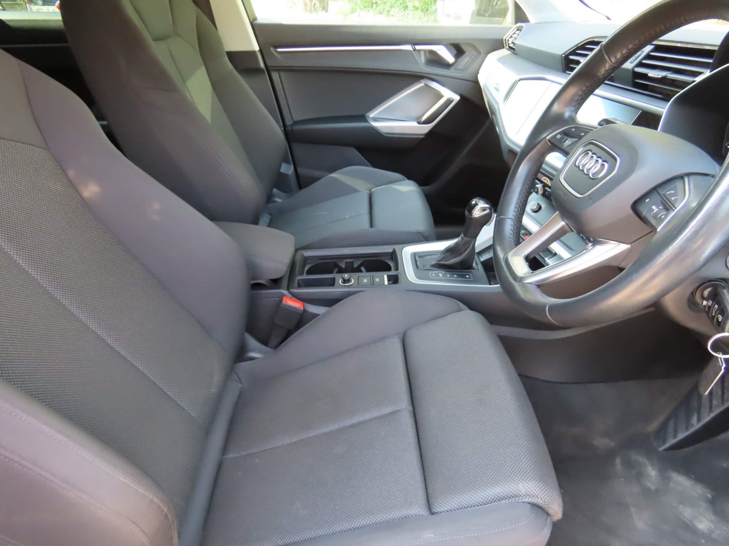 Audi Q3 Listing Image